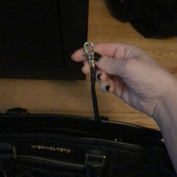 Authentic Michael Kors Quilted Leather Pocketbook - Picture 8 of 8